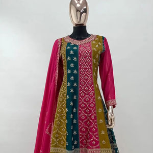 MAGNIFIQUE TENUE DE FÊTE ENTIÈREMENT COUSSÉ ROBE DE STYLE AFGHANI AVEC UNE COULEUR ÉLÉGANTE ET UN TISSU DE SOIE DE TRAVAIL BRODÉ VÊTEMENTS DE FESTIVAL - Product Image 1