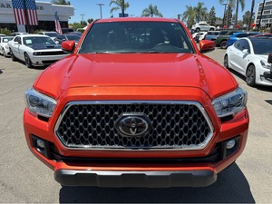 Camión Tacoma 4x4 NEATLY USADO con asientos de tela de techo panorámico Cámara trasera Modelo Hilux - Product Image 2