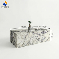 Table basse de luxe en marbre italien, plateau en pierre naturelle de Carrare avec pieds en métal, mobilier tendance 2026 pour salon et villa
