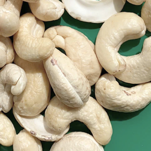 Hot Sale Cheap Rate Cashew Nuts W320 Cashew Nuts W320 Cashew Nut WW180, WW240, WW320 WS Customized Cutting Size - Product Image 1