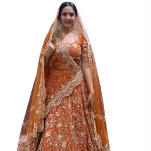 Diseñador de ropa de mujer bordado pesado y trabajo de hilo Lehenga con Top y Dupatta Set 2024 - Product Image 1