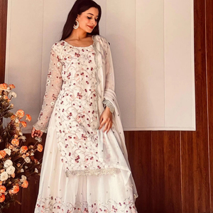 Collection d'été Ensemble de fausses georgettes lourdes Broderie Séquence de travail Bordure en dentelle pour la tenue de fête indienne pakistanaise Top-Sarara - Product Image 1