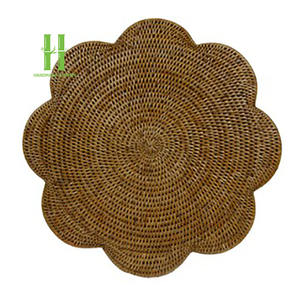 Produit chaud 2025 assiettes de chargeur en rotin naturel personnaliser tailles variété de couleurs napperon en rotin fait main pour la décoration de Table - Product Image 1