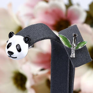 Jeulia Niedliche Panda-Bambus-Ohrringe im Asymmetrischen Design - Product Image 6