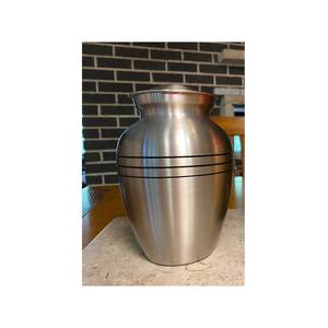 Urne funéraire en laiton pour cendres humaines pot funéraire fait à la main pour animaux de compagnie mémorial de qualité d'exportation indienne - Product Image 1