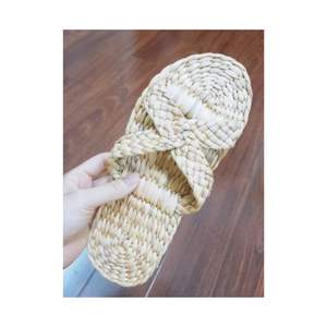 Pantoufles spéciales en jacinthe d'eau pour femmes à la mode jetables d'intérieur avec semelle intérieure légère en coton et paille pour le massage - Product Image 3