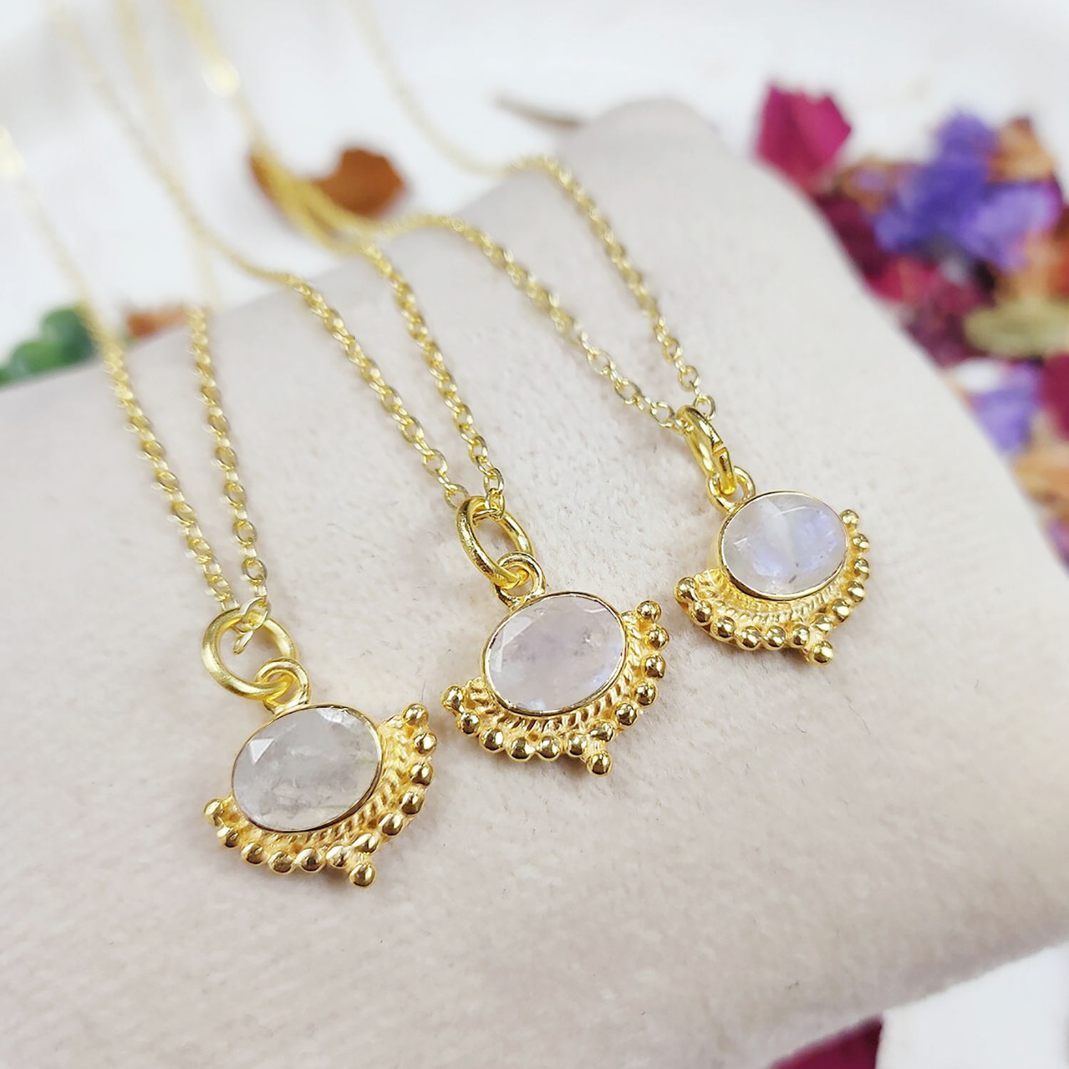 มูนสโตนสีรุ้ง