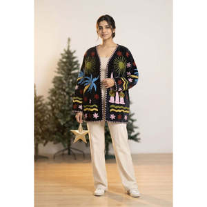 Abrigo de Invierno de Terciopelo Negro Medianoche con Bordado Suzani - Talla XL - Product Image 5