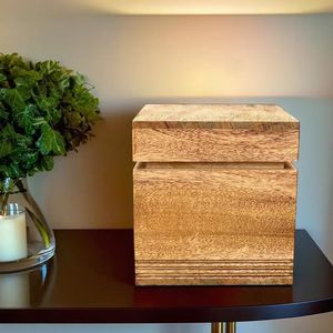 Urna de cremación de madera para cenizas de adultos con opción de grabado personalizado para decoración conmemorativa personal - Product Image 2