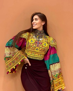 ชุดเดรสวินเทจแขนยาวสไตล์อัฟกันดั้งเดิมสำหรับงานเทศกาล ประดับลวดลายปักอย่างประณีต งานฝีมือคุณภาพสูง เหมาะสำหรับงานปาร์ตี้ - Product Image 3