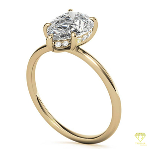 Elegante anillo de moissanita en forma de pera con acentos brillantes Un anillo de compromiso atemporal que brilla con belleza clásica - Product Image 6