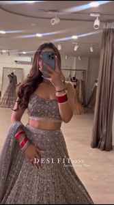 Te presentamos la colección más hermosa última boda Lehenga - Product Image 3