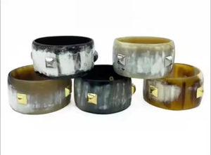 Pulsera de mano personalizada, ropa de moda, cuerno hecho multicolor para pieza de diseño por Crescent Crafts - Product Image 3