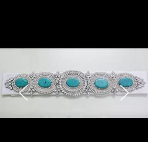 Ropa y accesorios de diseño exclusivo Cinturón de cuentas hecho a mano para mujer Un accesorio elegante para trajes casuales y formales a la venta - Product Image 3