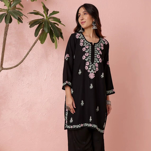 Vestido formal hasta la rodilla de rayón Kurti de primera calidad con patrón sólido bordado Lucknowi Chikan Handwork y Deco - Product Image 1