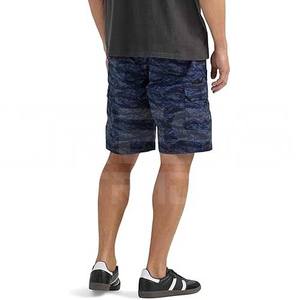 Vente en gros de pantalons décontractés élégants à taille moyenne pour hommes, shorts cargo tissés respirants, poches pratiques, design teint uni - Product Image 3