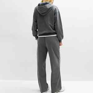 ชุดวอร์มผู้หญิงแบบ 2 ชิ้น ผ้าฟลีซคุณภาพสูง 100% ผ้าฝ้าย น้ำหนักเบา ระบายอากาศได้ดี ทรงโอเวอร์ไซส์ ปรับแต่งได้  ขั้นต่ำในการสั่งซื้อน้อย รับผลิตแบบ OEM - Product Image 3