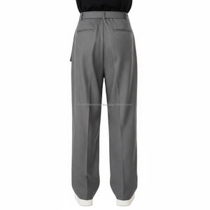 Pantalones Plisados Grises Premium para Hombre - Estilo de Lujo Discreto con Cinturón a Juego - Product Image 2