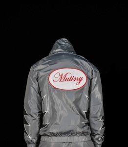 Ensemble de survêtements coupe-vent OEM veste de pluie en polyester à fermeture éclair complète pour femmes coupe-vent imperméable extérieur personnalisé vente en gros - Product Image 2