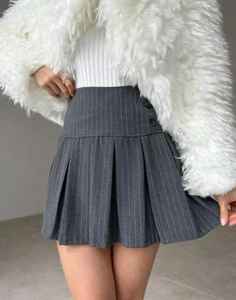 Jupe évasée taille haute style coréen pour femme avec détails boutonnés en tissu de laine lavée couleur unie, silhouette mini skater - Product Image 2