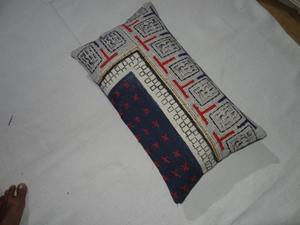 Housse de coussin décorative en coton brodé, style bohème avec pompons, pour chambre à coucher, faite à la main. - Product Image 2