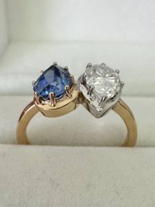 Anillo Toi et Moi de Dos Tonos con Moissanita en Forma de Pera y Zafiro en Forma de Pera con Plata 925, Joyería de Compromiso Original, Regalo para Pareja - Product Image 2