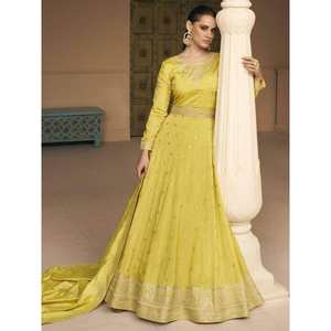 ชุดแต่งงานผ้าไหมสีเหลืองอ่อน ประดับดอกไม้ยาวลากพื้น งานปักสวยงาม วัสดุปรับแต่งได้ สำหรับเจ้าสาว คุณแม่เจ้าสาว และผู้ที่เกี่ยวข้อง - Product Image 2