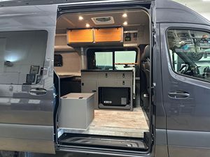 2022 Sprinter 2500 4x4 1 Propriétaire, Turbodiesel V6, 4WD, Hautement équipé, Conversion de camping-car - Product Image 4