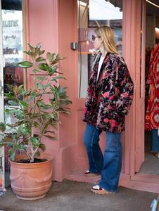 Chaqueta de terciopelo Bata corta de dama de honor, Las mujeres usan bata de terciopelo de algodón, Chaqueta de terciopelo, Bata de novia - Product Image 5