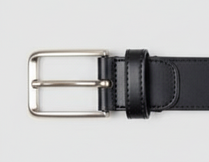 Signature Ceinture en cuir noir pour hommes Minimalist Luxury Redefined Everyday Wear de Divine International - Product Image 3