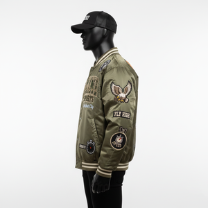 Chaqueta de Satén de Alta Calidad, 130 GSM, Tela Lisa Color Oliva con Bordado, Parches y Logotipo Personalizado, Corte Bomber para Hombre - Product Image 3