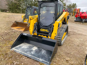 Gehl VT210 Track Loader Yellow Crawler Skid Steer Loader With Bucket Attachment - Product Image 3