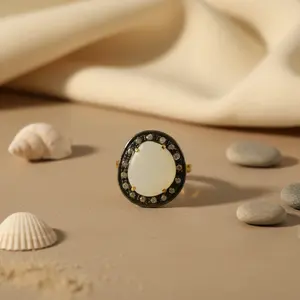 แหวนผู้หญิงประดับพลอยสีขาวเจียระไนและเพชร ชุบทอง 14K พร้อมเคลือบโรเดียม ฝังโรเดียม - Product Image 3