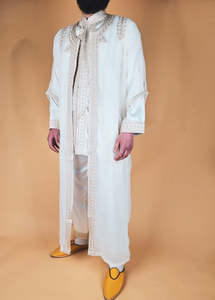 Qamis marocain de luxe en soie haut de gamme à manches longues, broderie artisanale, infroissable, couleur personnalisable pour homme, marié, cérémonie - Product Image 2