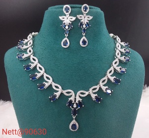 Ensemble de colliers de diamants américains de créateur Look gracieux pour les réceptions de mariage et toutes les occasions spéciales - Product Image 5