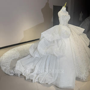 Robe de mariée de luxe moderne DW0186, coupe princesse, col bateau, avec appliques, dos lacé, longue traîne chapelle et cristaux - Product Image 2
