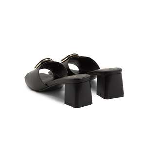 Mule ouverte en cuir noir pour femme, modèle Valentino Sabot - Product Image 4