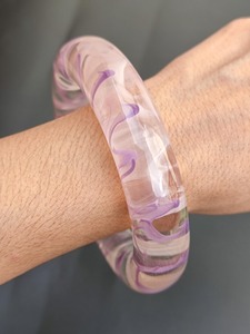 Bracelet en acrylique de finition mate personnalisé | Bracelet large fait à la main classique minimaliste bijoux de mariage respectueux de l'environnement accessoire intemporel - Product Image 5