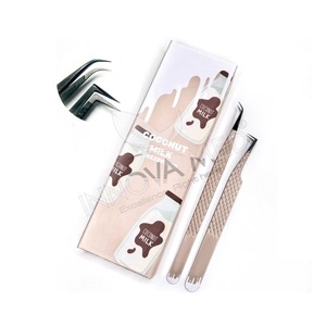 Juego de pinzas de volumen de extensión de pestañas puntiagudas de precisión de 2 piezas Embalaje de caja de cartón a juego de color de leche de coco - Product Image 1