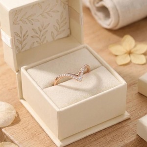 Bague en or massif 14 carats avec diamant de laboratoire ronds taillés en V, 0,118 ct E-F VS, cadeau de mariage ou d'anniversaire - Product Image 3