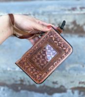 Gelang kulit Tooled yang indah desain kuda buatan tangan ritsleting atas saku perkakas yang kompleks tali tangan dompet multifungsi