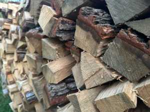 Bois de chauffage de pin séché au four de bonne qualité/bois d'acacia et bûches de bois de chauffage de chêne au prix d'usine - Product Image 5