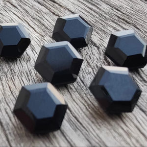 Piedras preciosas sueltas de ónix negro natural marca Lavira al por mayor, corte hexagonal, certificado IGI para la fabricación de joyas, Varios tamaños disponibles - Product Image 1