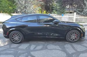 2021 M O S T N G Much-E G T AWD SUV, Neumáticos R18, Batería de Litio, Asientos de Cuero, Techo Panorámico, 6 Plazas, Portaequipajes de Aleación de Aluminio - Product Image 6