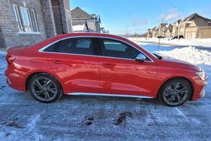 Sedán Compacto Usado de Alto Rendimiento 2022, Modelo Deportivo Turboalimentado con Interior Premium y Capacidad AWD - Product Image 3