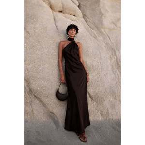 Vestido Maxi de Satén con un Solo Hombro Sal Detay - Negro - Negro - Product Image 4