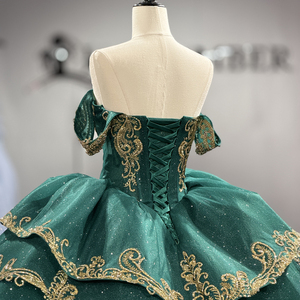 8536 Exquisitos vestidos de noche abullonados de color verde esmeralda con encaje dorado - Product Image 6