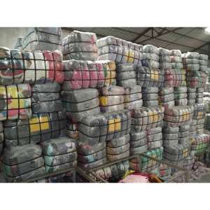 Fardos de Ropa Usada al por Mayor, Ropa de Temporada Mixta para Reventa y Distribución de Exportación - Product Image 3