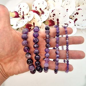 สร้อยข้อมืออเมทิสทำด้วยมือพร้อมคริสตัลอัญมณี8มม. สีฟ้าหินธรรมชาติยืดได้พอดีกับถุงของขวัญและการ์ดรวมอยู่ด้วย - Product Image 3