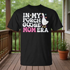T-shirt Cool Goose Mom Era per la categoria promozionale Porch - Product Image 3